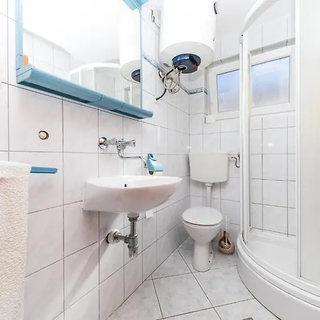 Okrug Gornji 51 トロギール