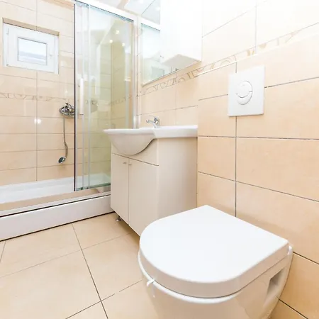 Okrug Gornji 51 別荘 *