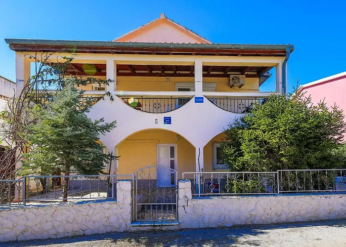 Okrug Gornji 51 Nyaraló