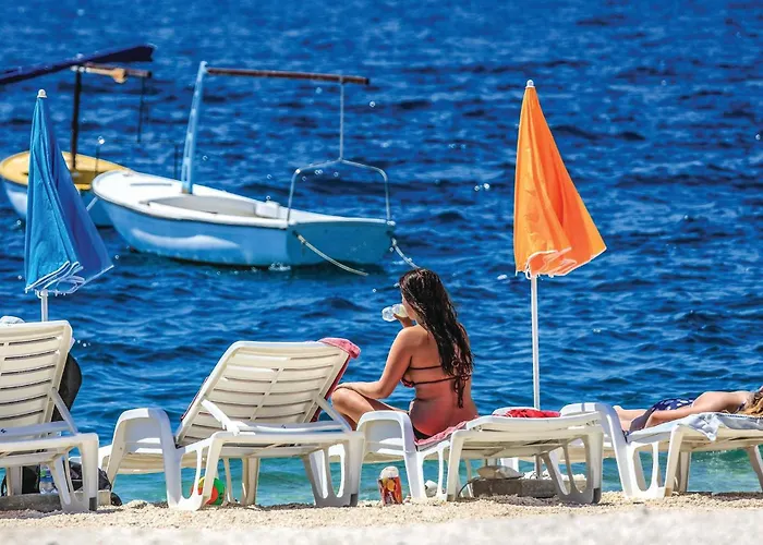 Okrug Gornji 51 * Trogir