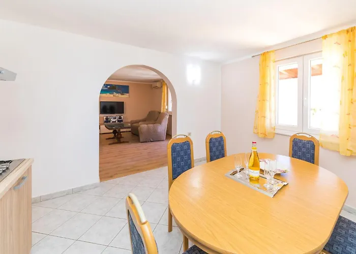 Okrug Gornji 51 * Trogir
