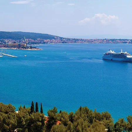 Awesome In Okrug Gornji With Kitchen Trogir