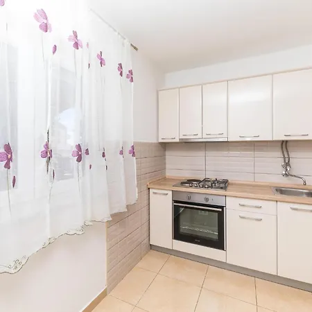 Awesome In Okrug Gornji With Kitchen Holiday home