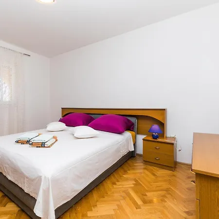 Okrug Gornji 51 Dom wakacyjny *